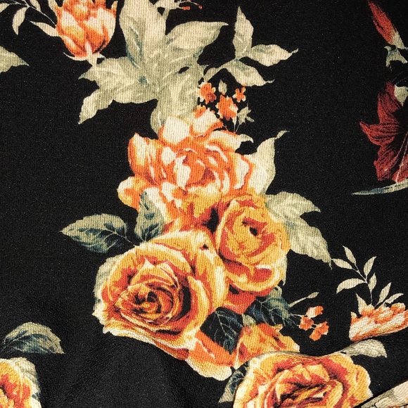 [Rue 21] Floral + Flirty Cropped Blouse - Picture 7 of 8